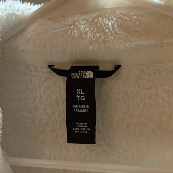 The North Face Women's Cream Teddy Jacket - Picture 2 of 3